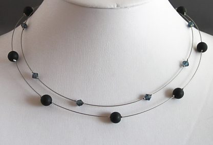 Perlenkette, ca. 41 cm lang, Karabiner, aus Swarovski- und Polarisperlen, schwarz