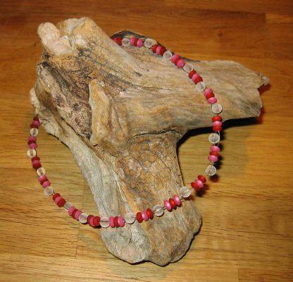 Perlenkette, ca. 48 cm lang, Magnetverschluss, aus Glas- und Polarisperlen, rosa rot