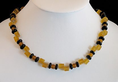 Perlenkette, ca. 46 cm lang, Karabiner, Glasperlen, gelb schwarz