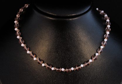 Perlenkette, ca. 43 cm lang, Karabiner, aus Swarovski- und Glasperlen, rosa weiß