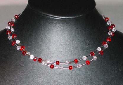 Perlenkette, ca. 45 cm lang, Karabiner, aus Glasperlen und Silberstäbchen, rot weiß