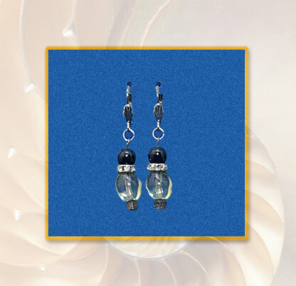 Ohrringe Swarovski und Glasperlen grün silberfarben Klappbrisur